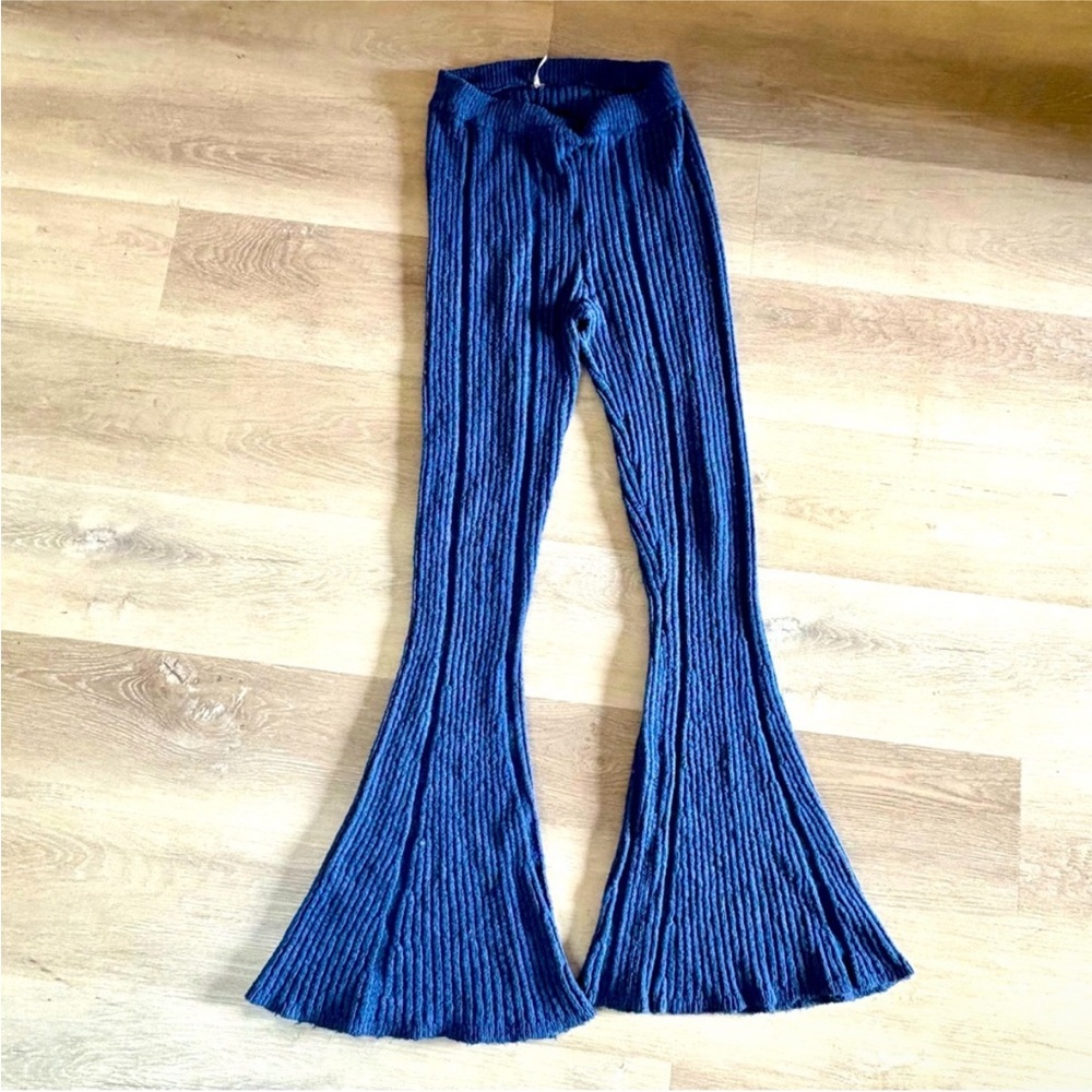 Free People Ribbed Knit Sweater Flare Pants
Boho Blue Size S High Waist